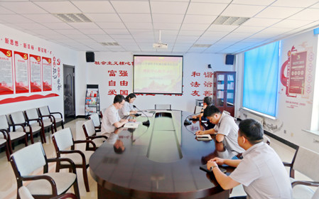 標(biāo)題：華德牧草公司黨委召開2024年第三季度理論中心組學(xué)習(xí)會(huì)暨黨紀(jì)學(xué)習(xí)教育總結(jié)大討論
瀏覽次數(shù)：1243
發(fā)表時(shí)間：2024-08-12